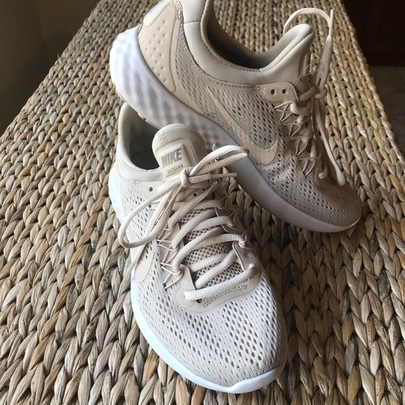 Nike Shoes - Nike Skyelux Running Shoes